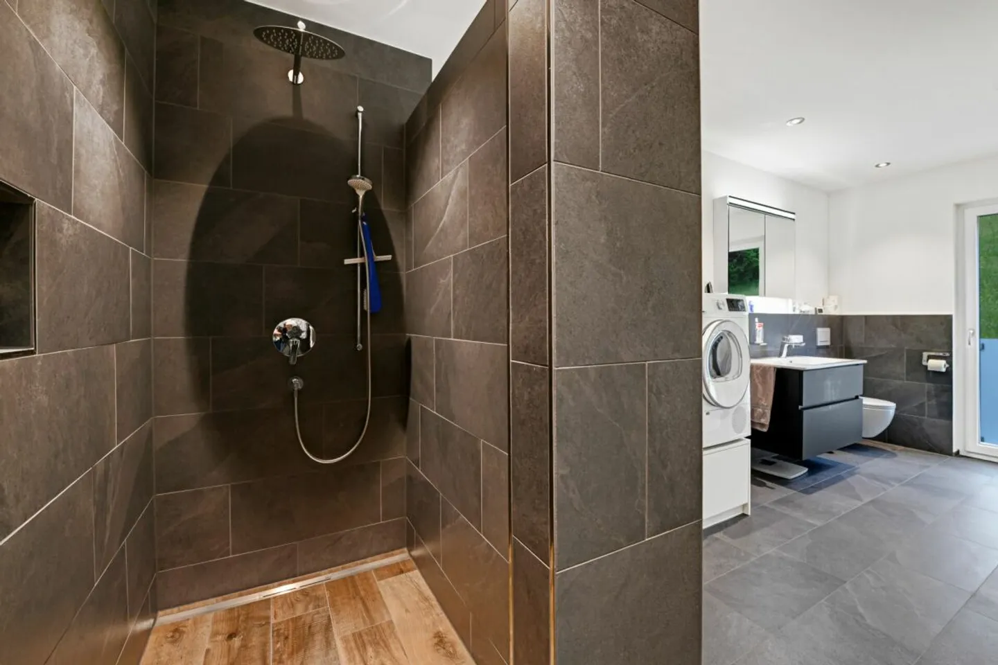 Vivere con vista: Casa da sogno con appartamento e oasi benessere - Foto 33 di 46