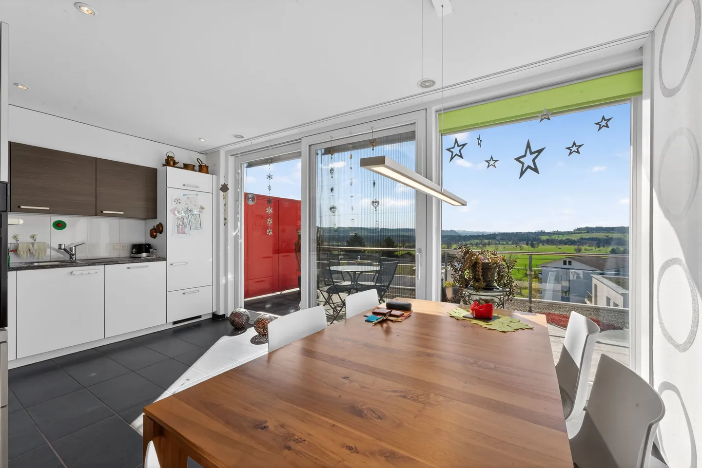 Exclusive 3.5-room penthouse apartment with a wide view in a quiet location in Geuensee - Photo 10 of 13