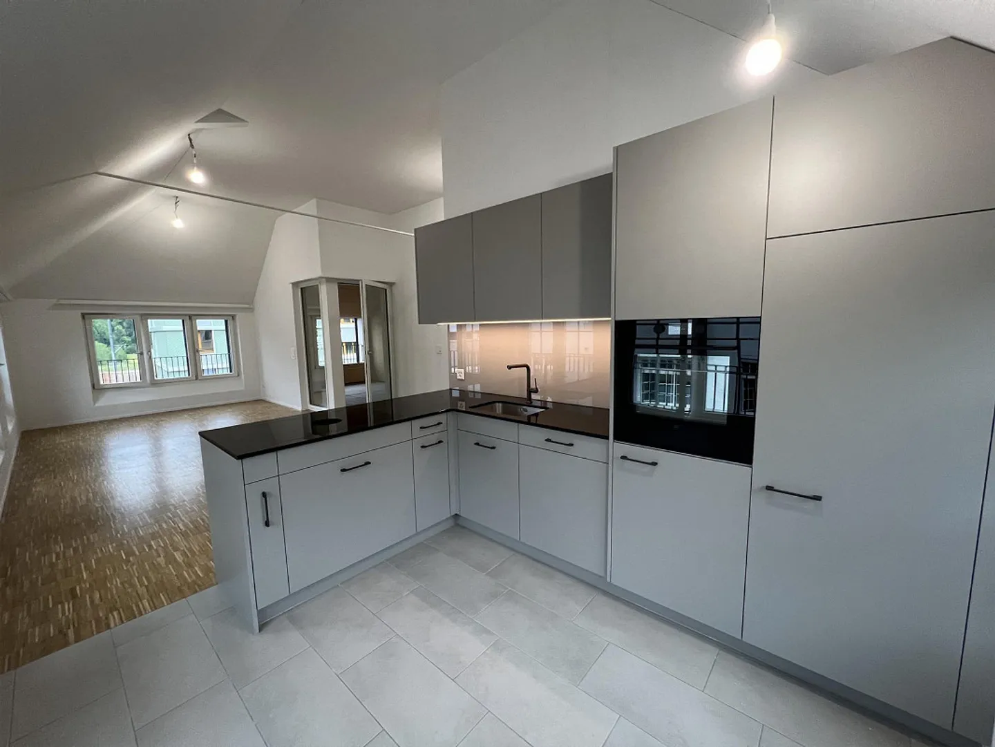 Appartamento duplex ristrutturato di alta qualità nella migliore posizione quotidiana - Foto 2 di 10