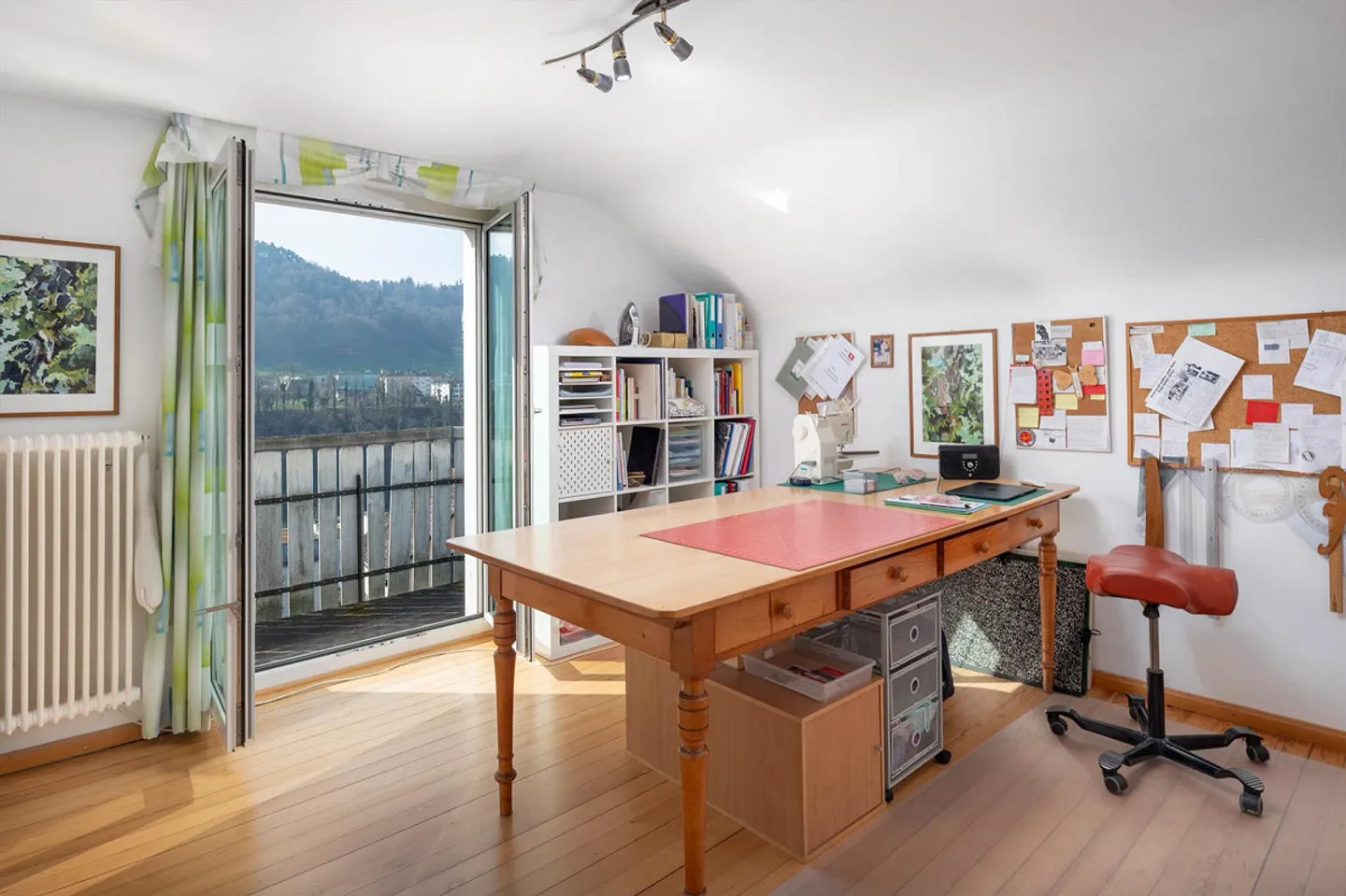 Charming single-family home with a large garden and lots of potential! - Photo 10 of 17