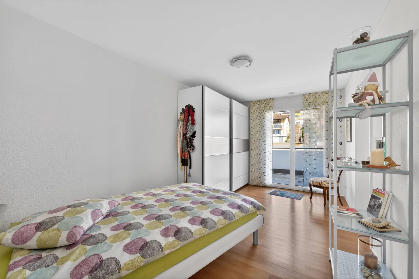 Exclusive 3.5-room penthouse apartment with a wide view in a quiet location in Geuensee - Photo 12 of 13