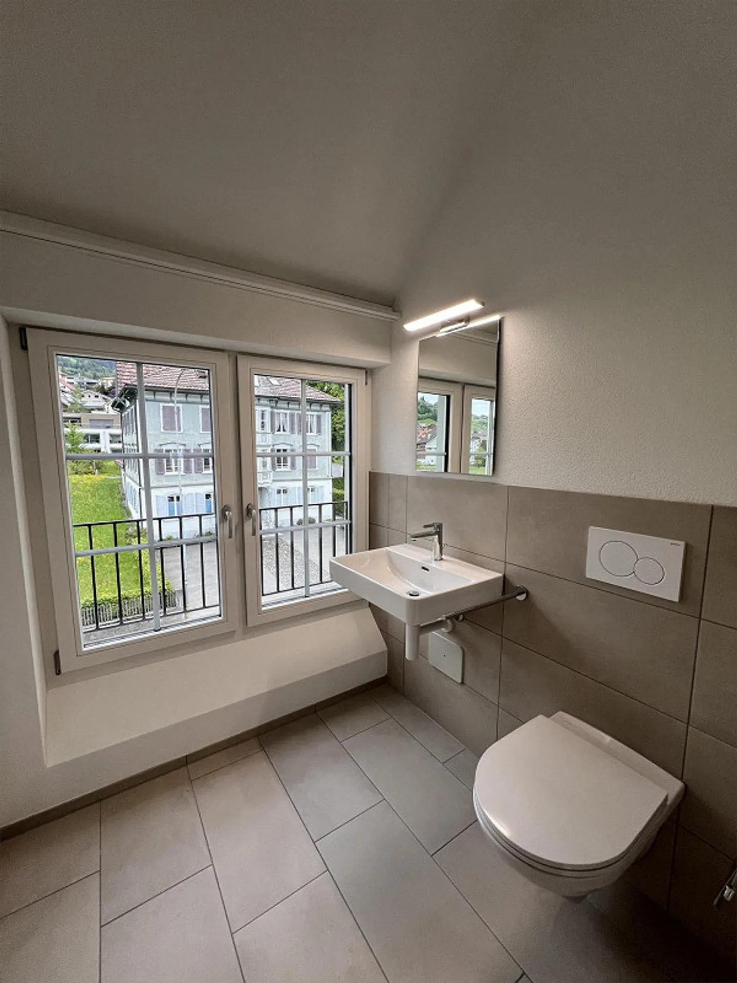 Appartamento duplex ristrutturato di alta qualità nella migliore posizione quotidiana - Foto 3 di 10