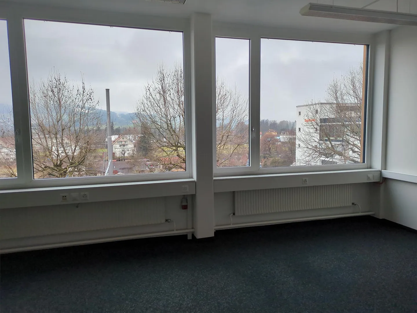 Ufficio singolo con ingresso e cucina/WC condivisi - Foto 2 di 4