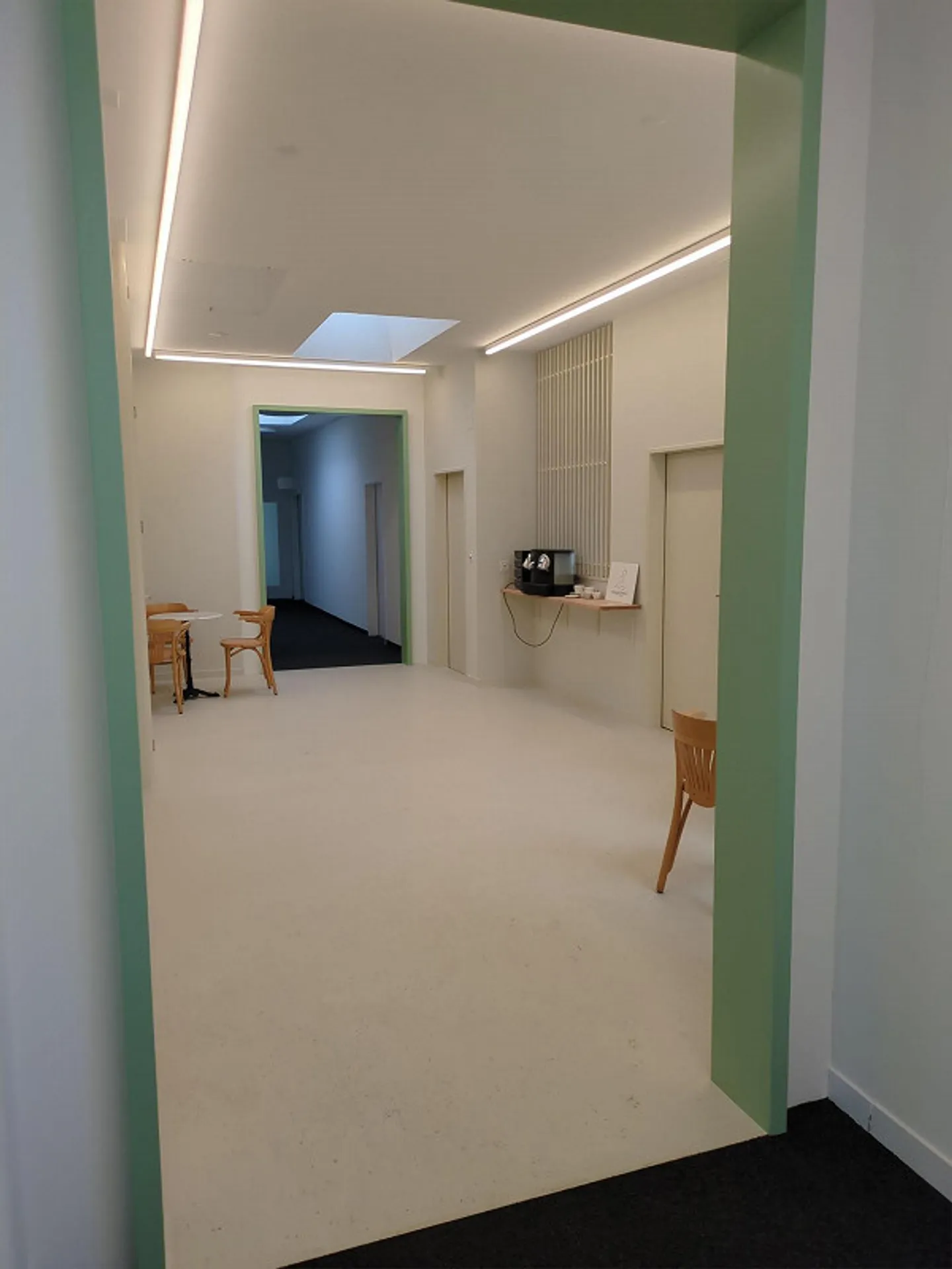 Ufficio singolo con ingresso e cucina/WC condivisi - Foto 3 di 4