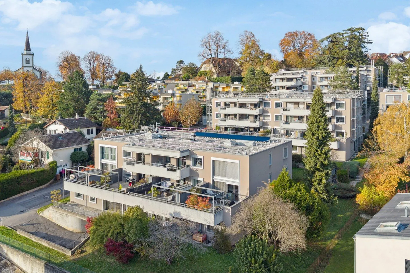 Appartement rénové avec balcon - Photo 1 sur 7