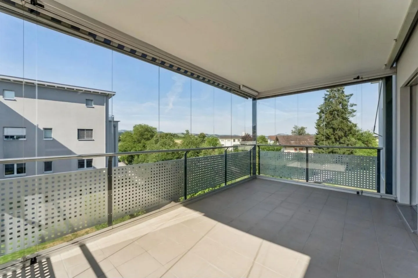 Spacious 4.5 Room Apartment in a Quiet and Central Location - Photo 4 of 9