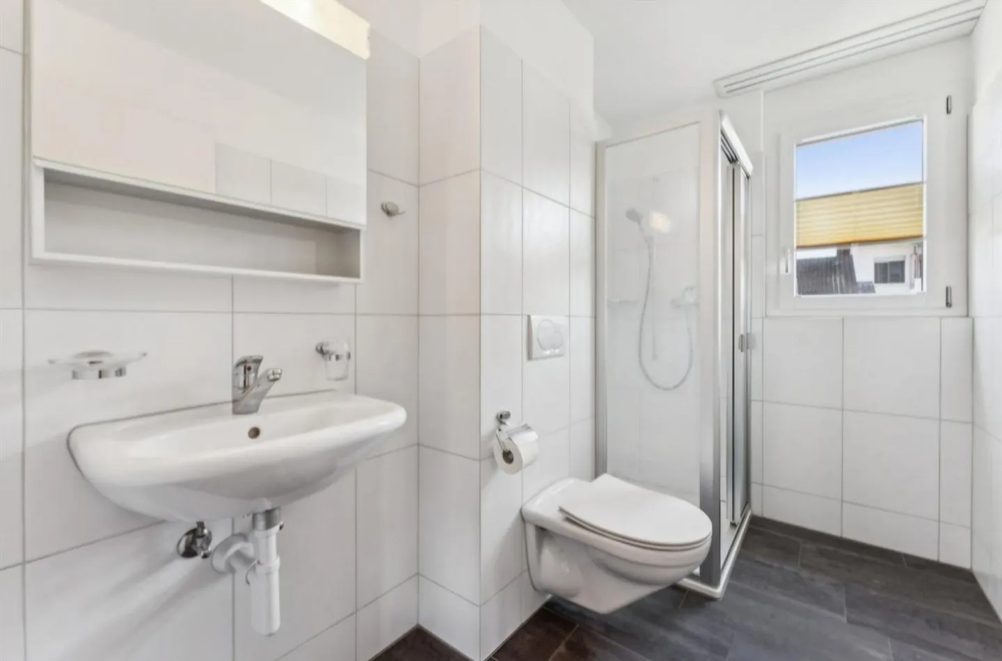 Spacious 4.5 Room Apartment in a Quiet and Central Location - Photo 5 of 9