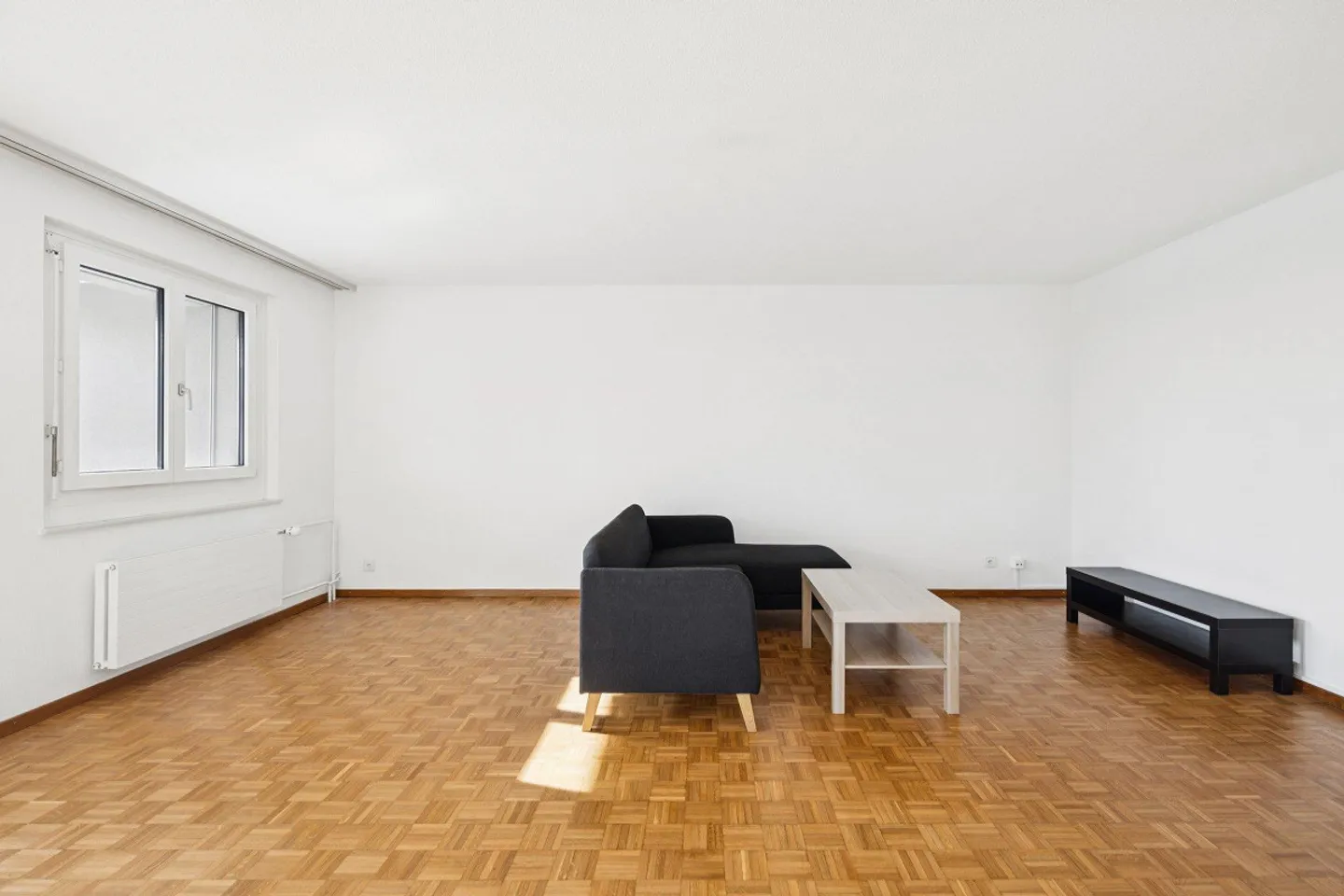 Appartement rénové avec balcon - Photo 3 sur 7