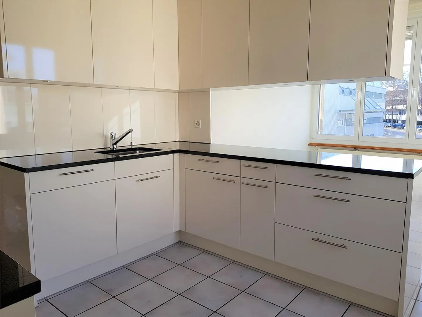 Spacious Maisonette Apartment - Photo 3 of 18