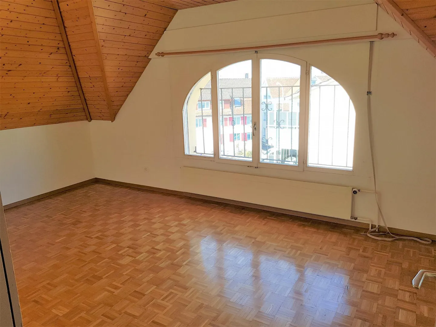 Spacious Maisonette Apartment - Photo 12 of 18