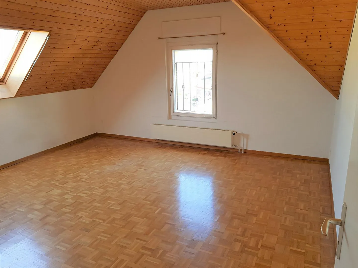 Spacious Maisonette Apartment - Photo 13 of 18