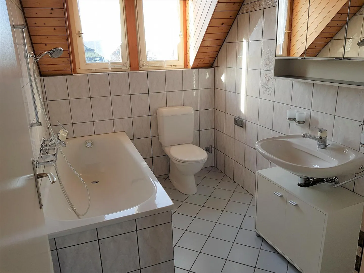 Spacious Maisonette Apartment - Photo 16 of 18