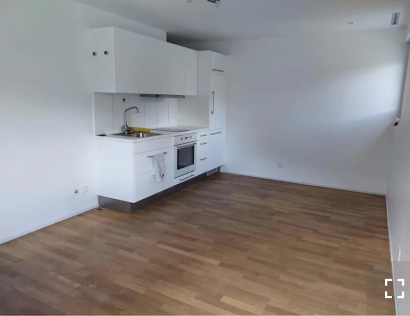 2 Room Apartment - Photo 3 of 10