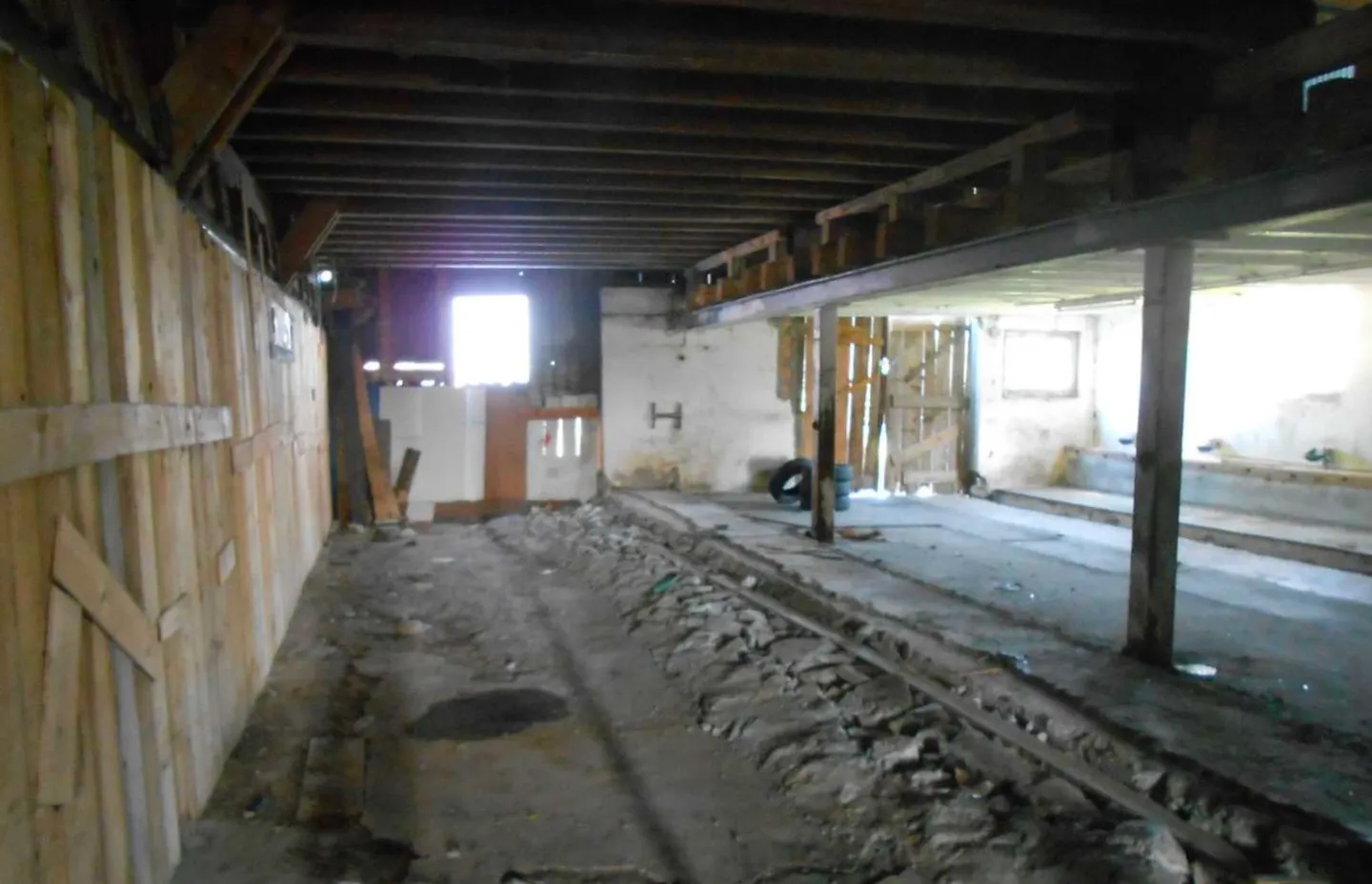 Warehouse of approximately 230 m² (former barn), as is – Fixed term - Photo 1 of 2