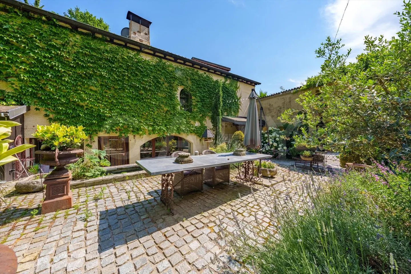 Haus mit 11 Zimmern - Foto 8 von 11