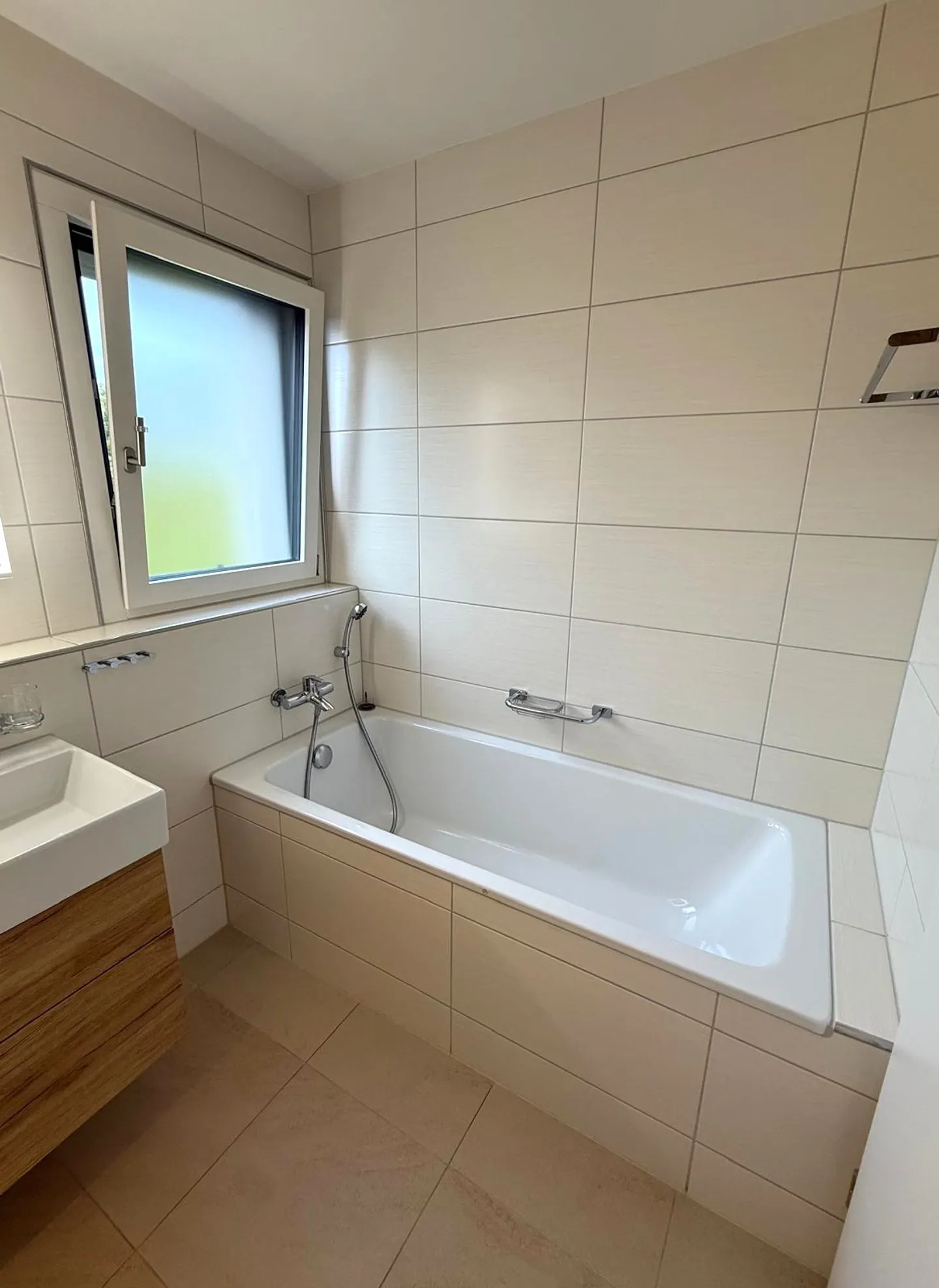 Appartement lumineux de 4,5 pièces avec deux balcons et une grande galerie - Photo 13 sur 22