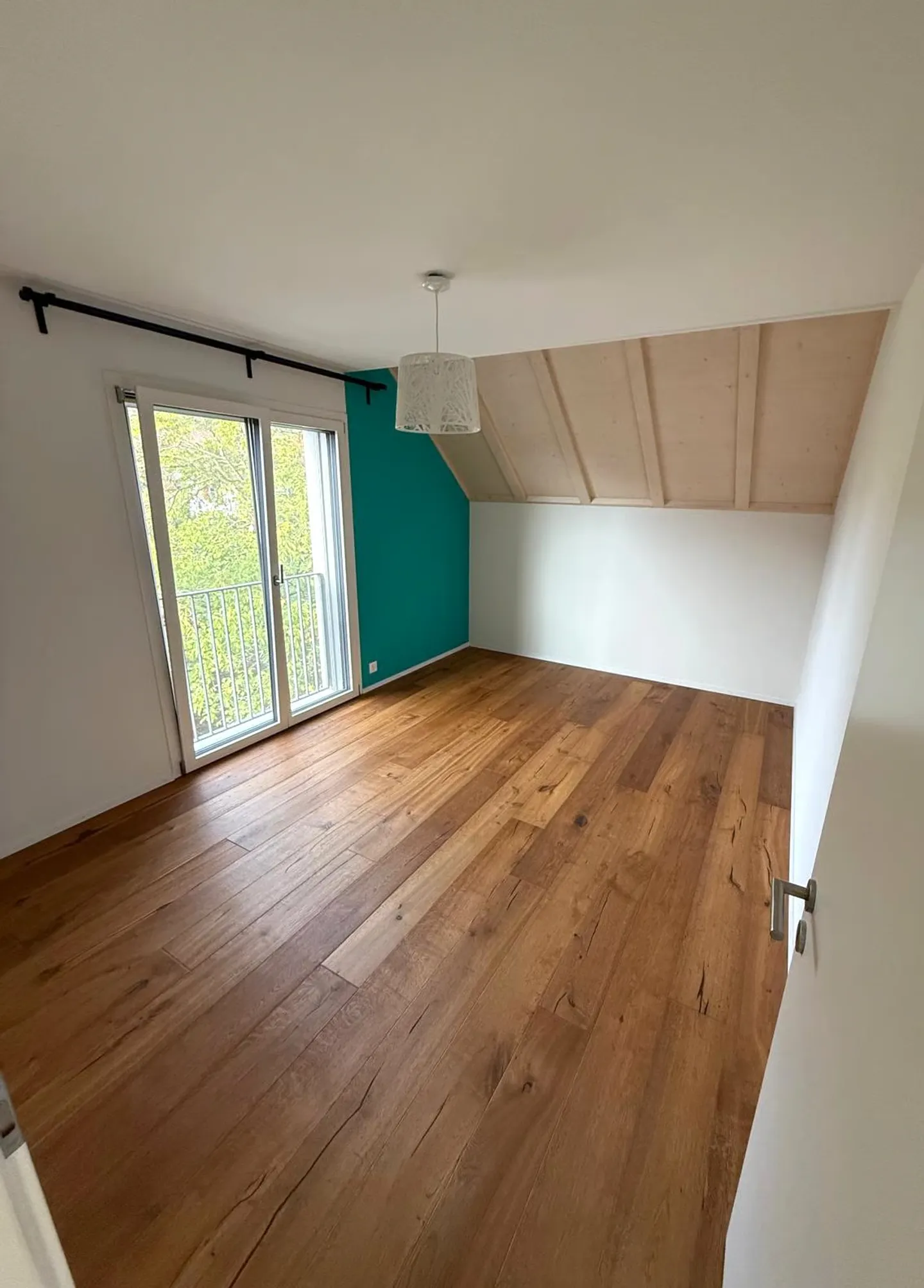 Appartement lumineux de 4,5 pièces avec deux balcons et une grande galerie - Photo 16 sur 22
