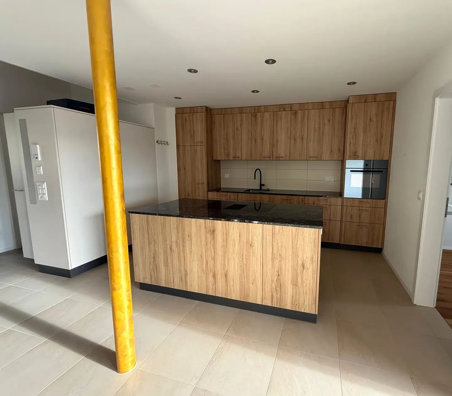 Appartement lumineux de 4,5 pièces avec deux balcons et une grande galerie - Photo 2 sur 22