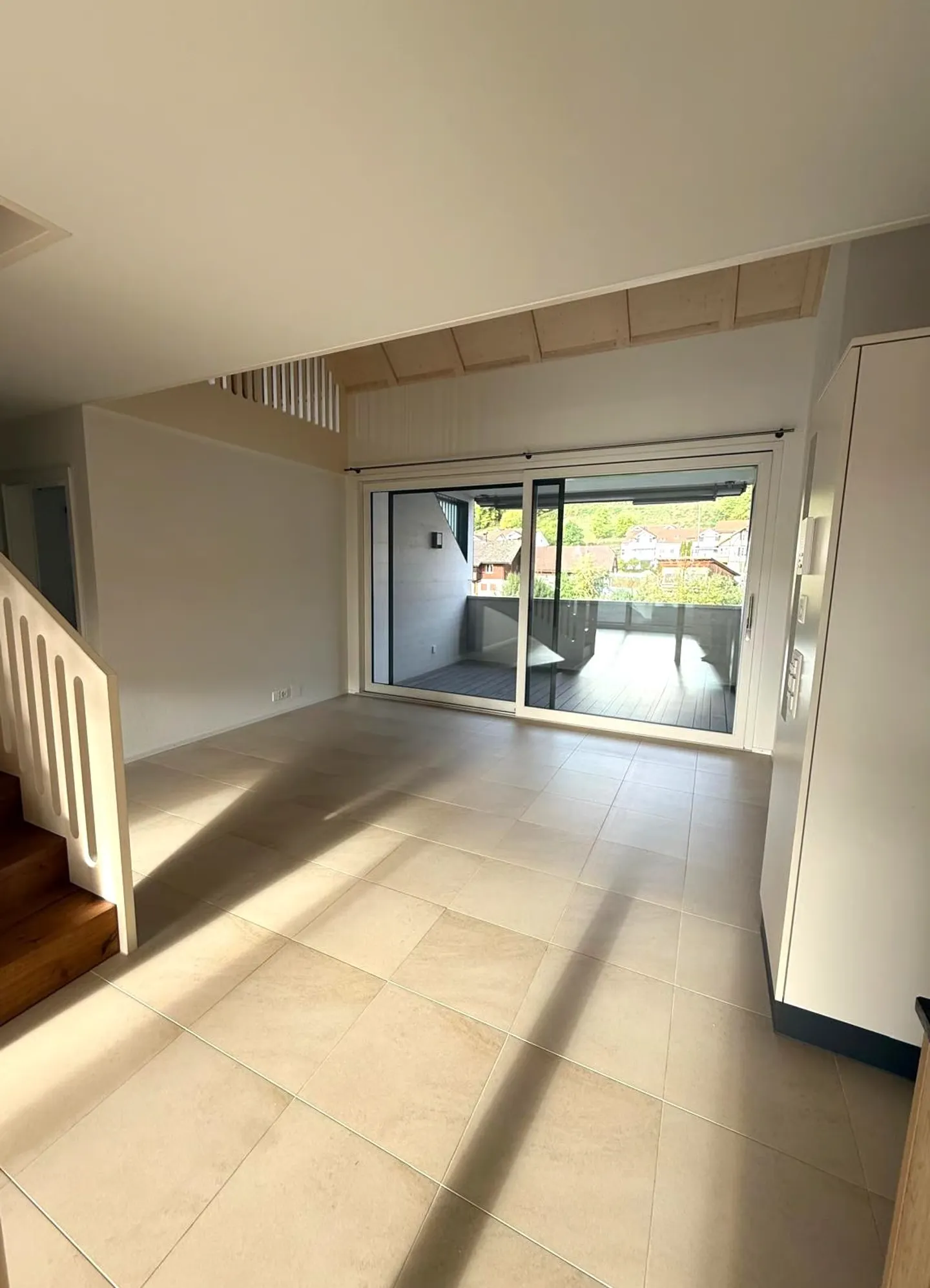 Appartement lumineux de 4,5 pièces avec deux balcons et une grande galerie - Photo 7 sur 22