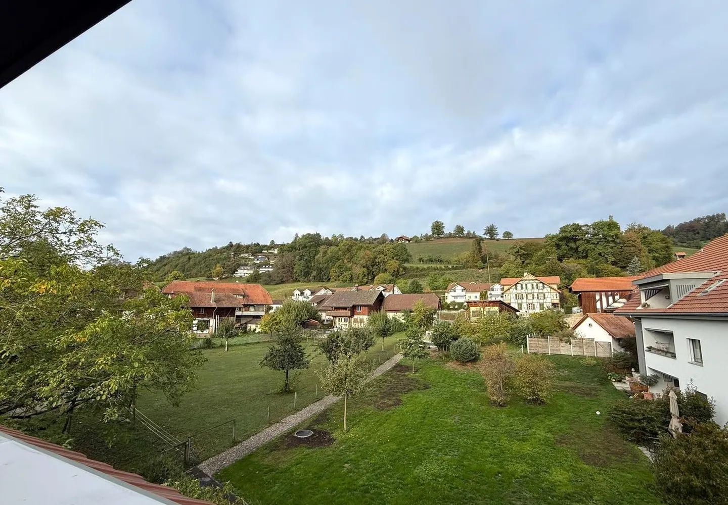 Appartement lumineux de 4,5 pièces avec deux balcons et une grande galerie - Photo 9 sur 22