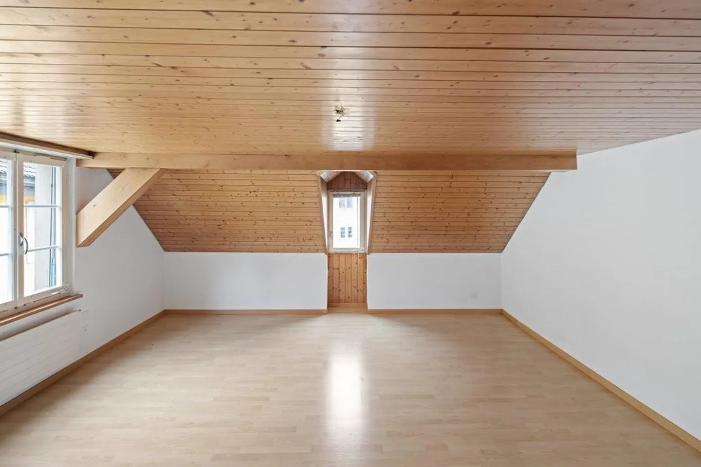 Appartamento mansardato accogliente nel cuore della città - Foto 3 di 7