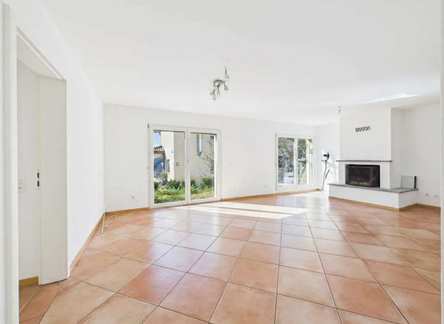 4.5 Room Apartment with Garden in Sonvico - Photo 1 of 10