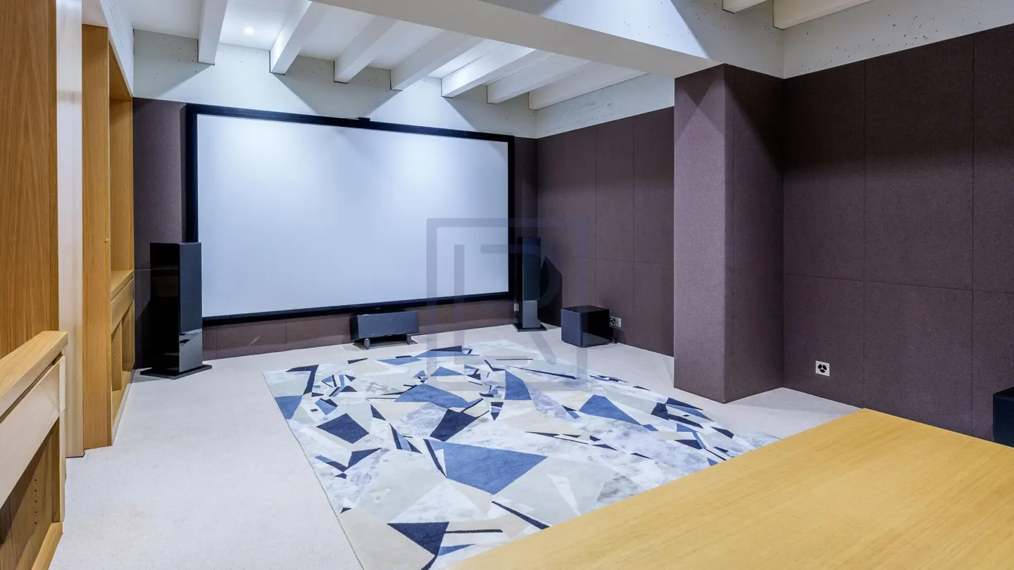 Contemporary Villa with Lake View - Photo 5 of 6