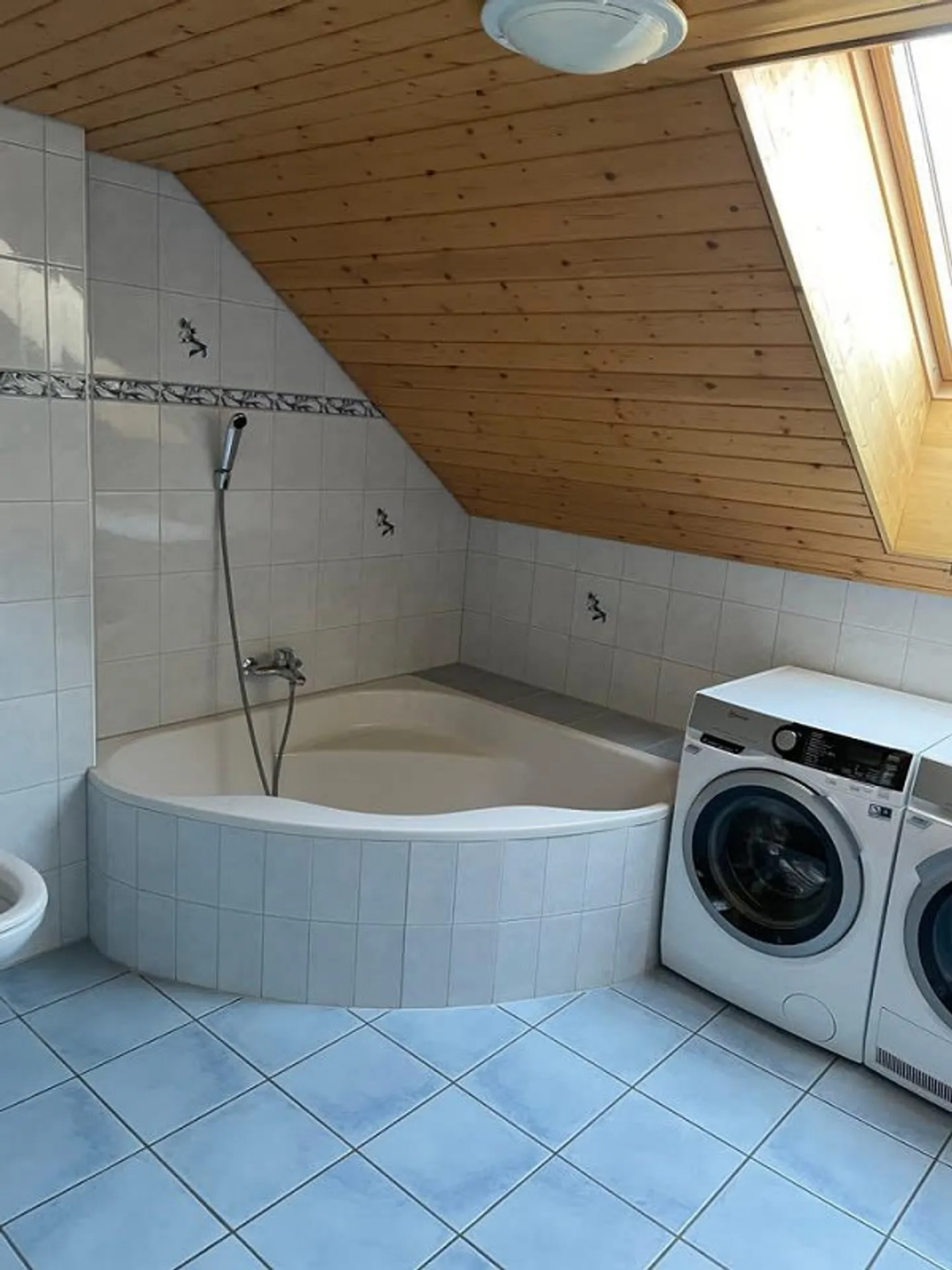 Charmante 4,5-Zimmer-Wohnung mit Aussicht in Boécourt - Foto 2 von 11