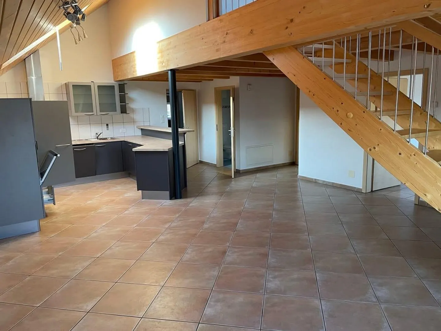 Charmante 4,5-Zimmer-Wohnung mit Aussicht in Boécourt - Foto 4 von 11