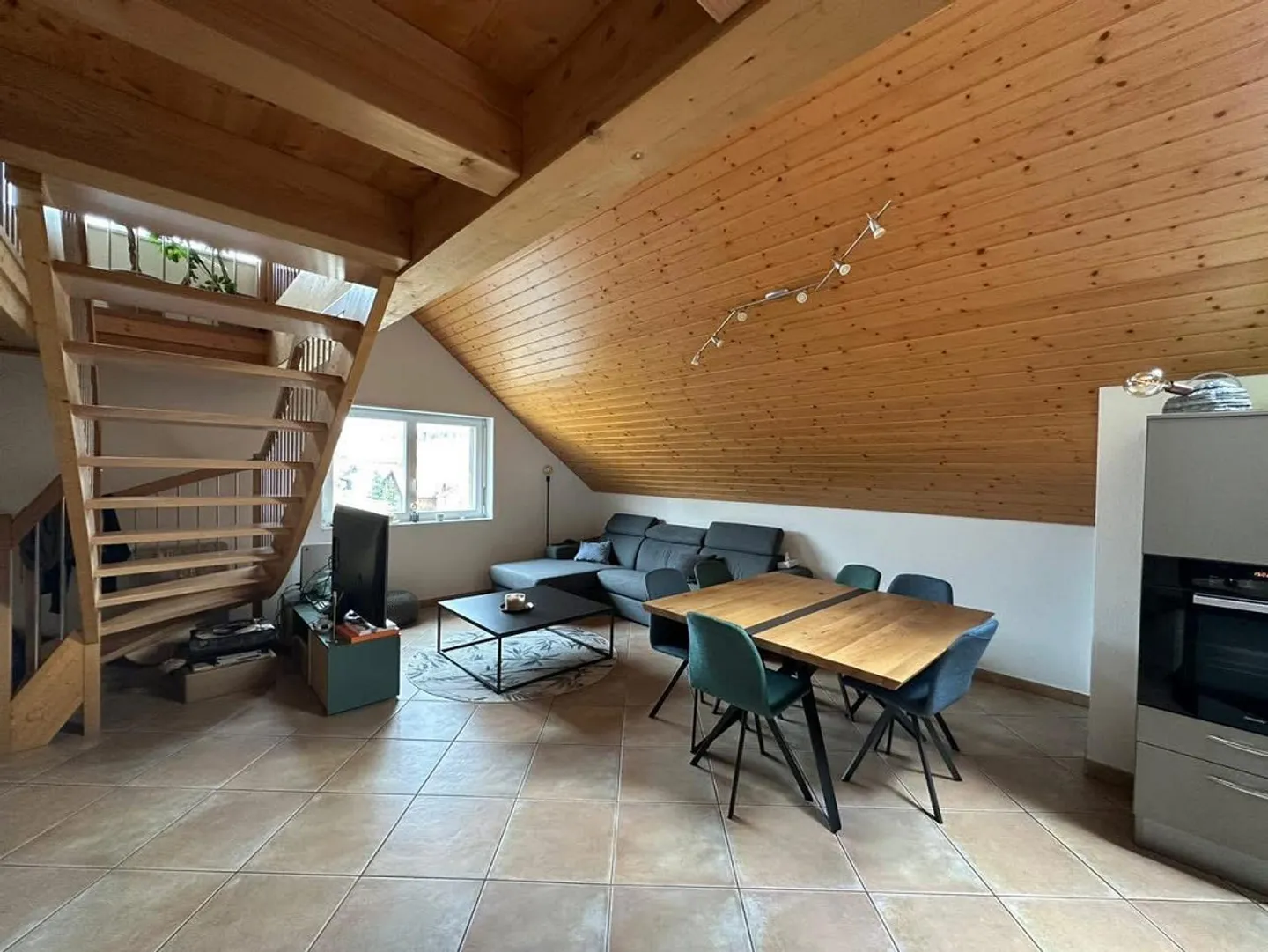 Charmante 4,5-Zimmer-Wohnung mit Aussicht in Boécourt - Foto 7 von 11