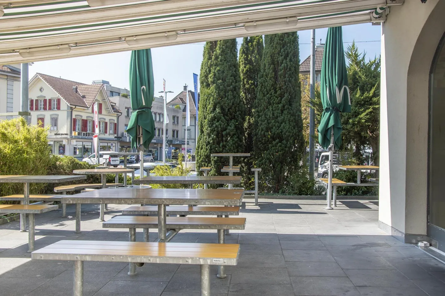 Spazi di vendita e di pratica - nel cuore di Lyss - Foto 4 di 12