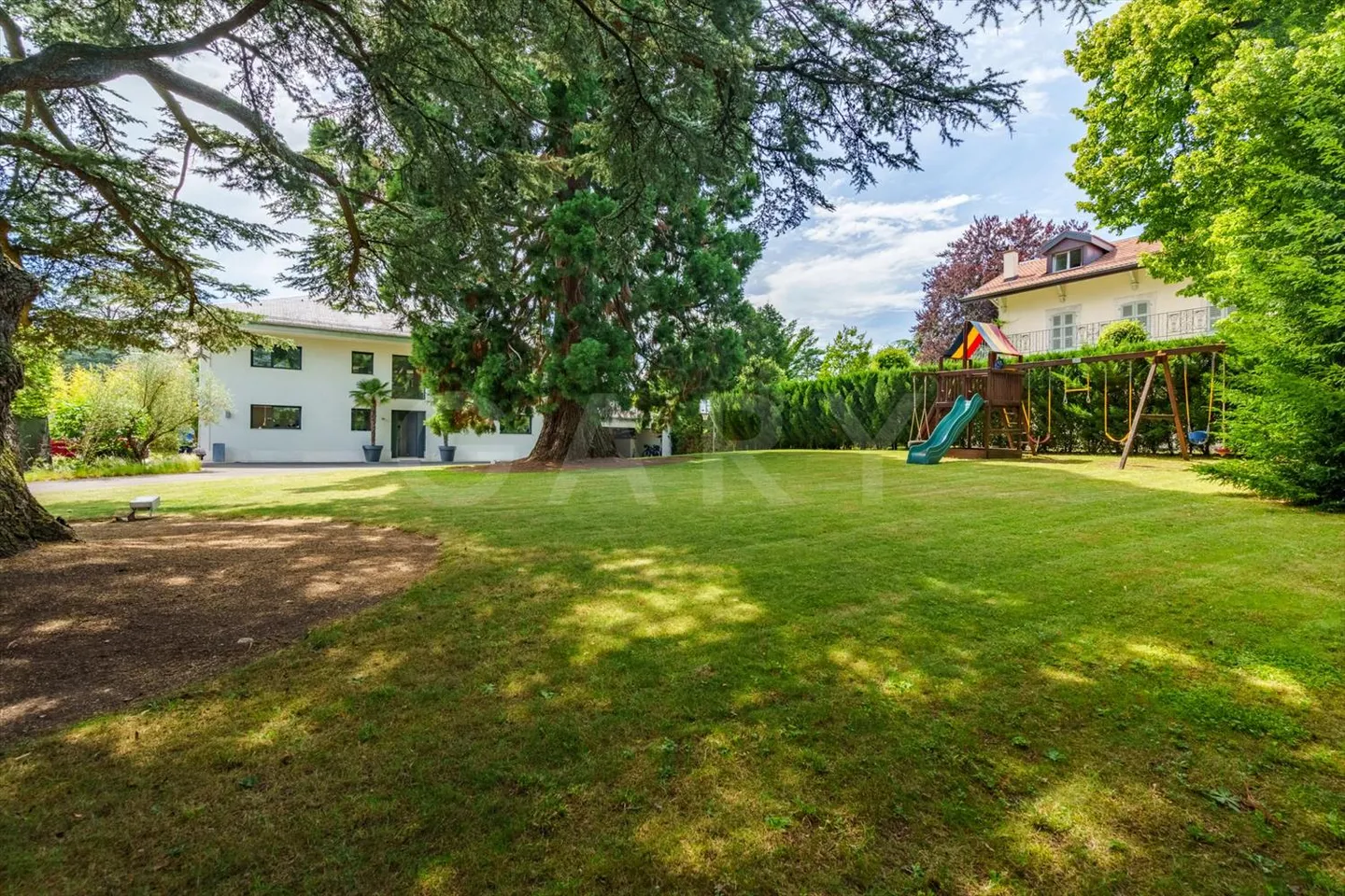 CONTEMPORARY HOUSE - Photo 3 of 13
