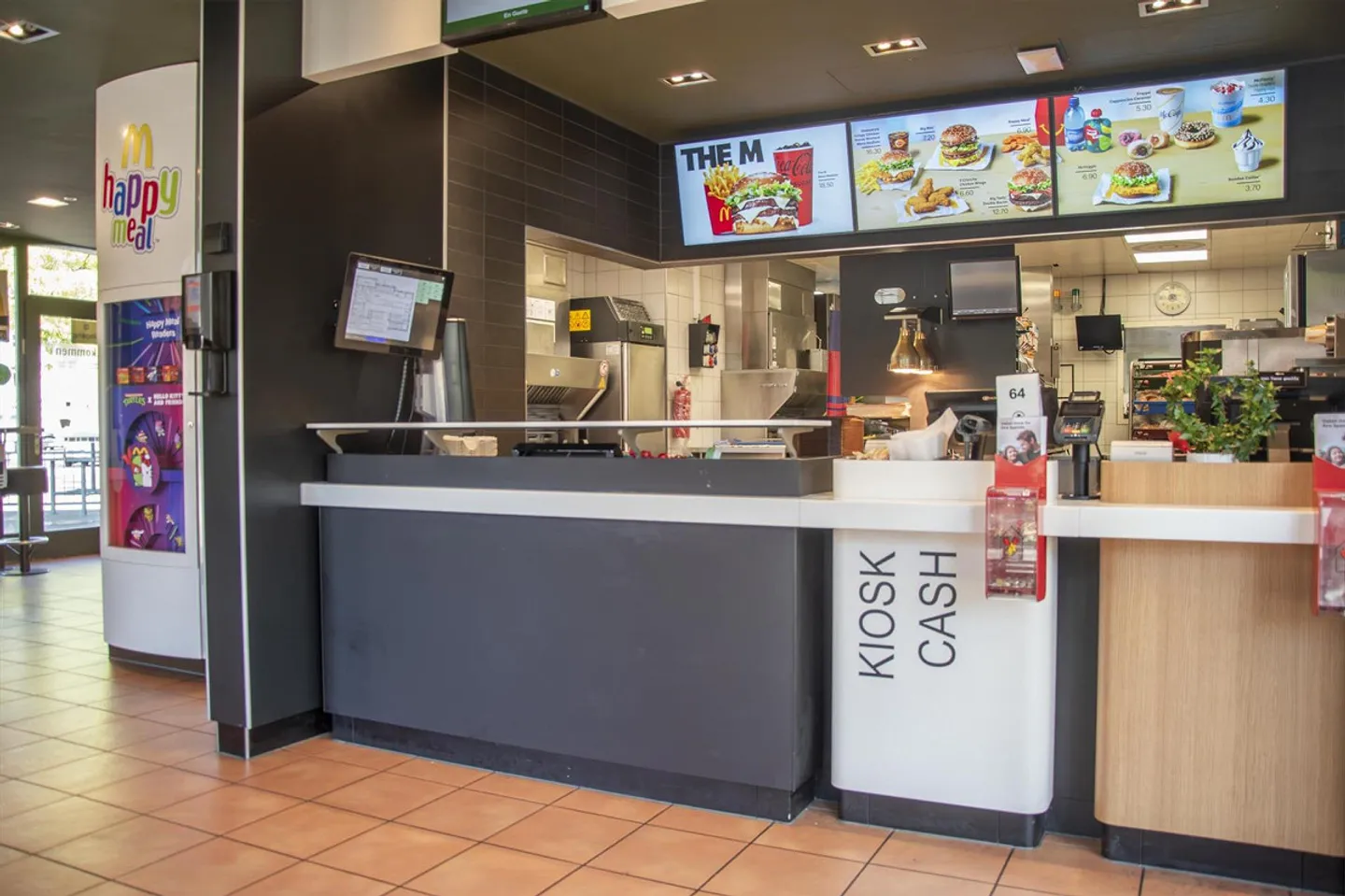 Spazi di vendita e di pratica - nel cuore di Lyss - Foto 11 di 12