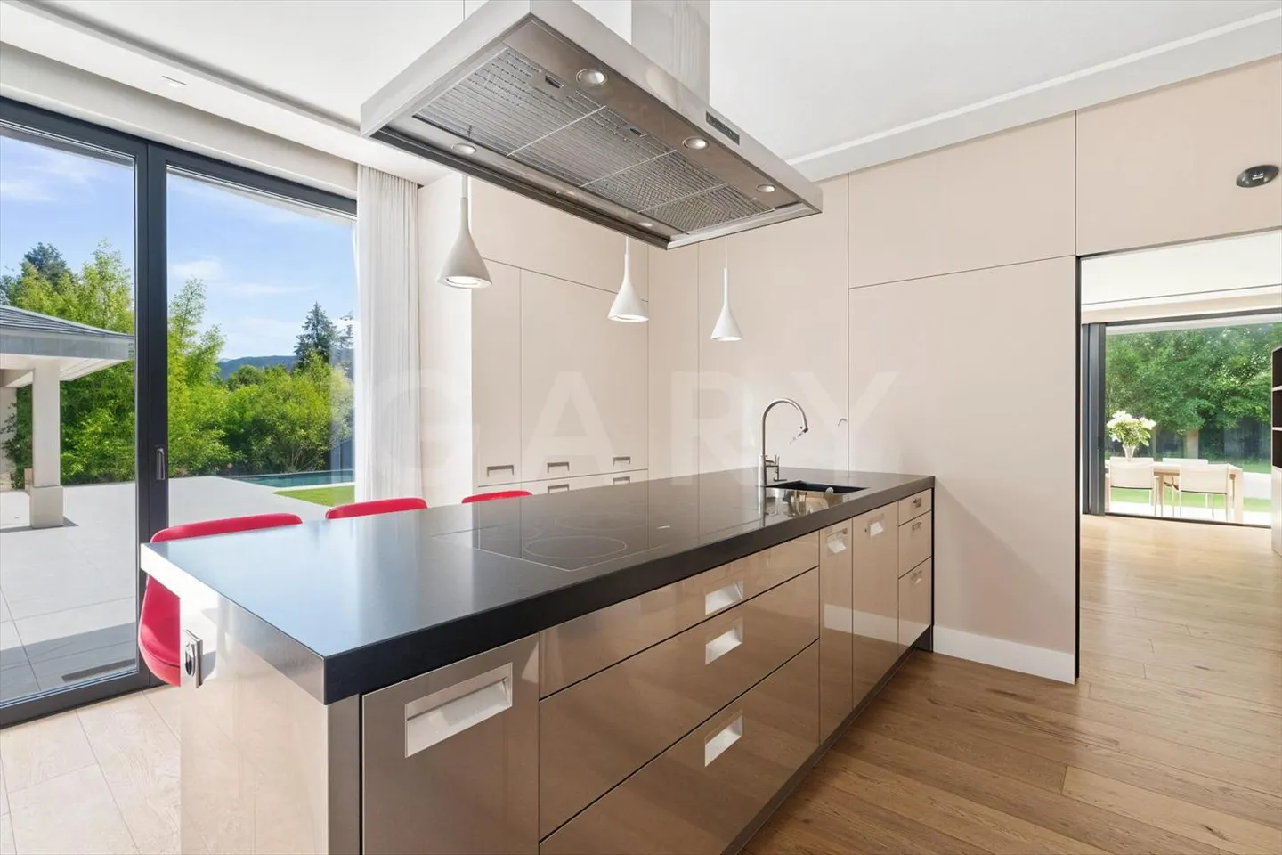 CONTEMPORARY HOUSE - Photo 10 of 13