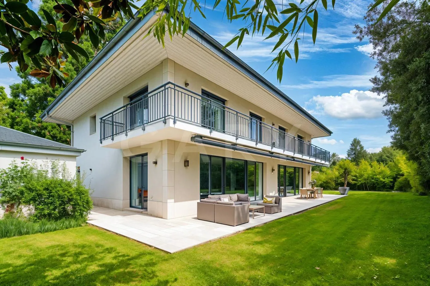 CONTEMPORARY HOUSE - Photo 11 of 13