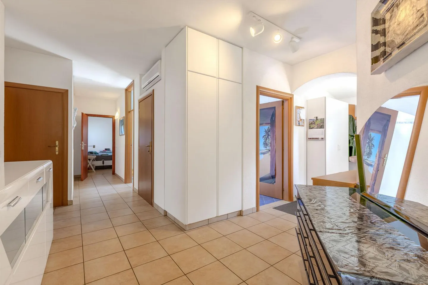 Villa with two residential units 6.5 with garden in the green surroundings of Carabbia - Photo 8 of 13