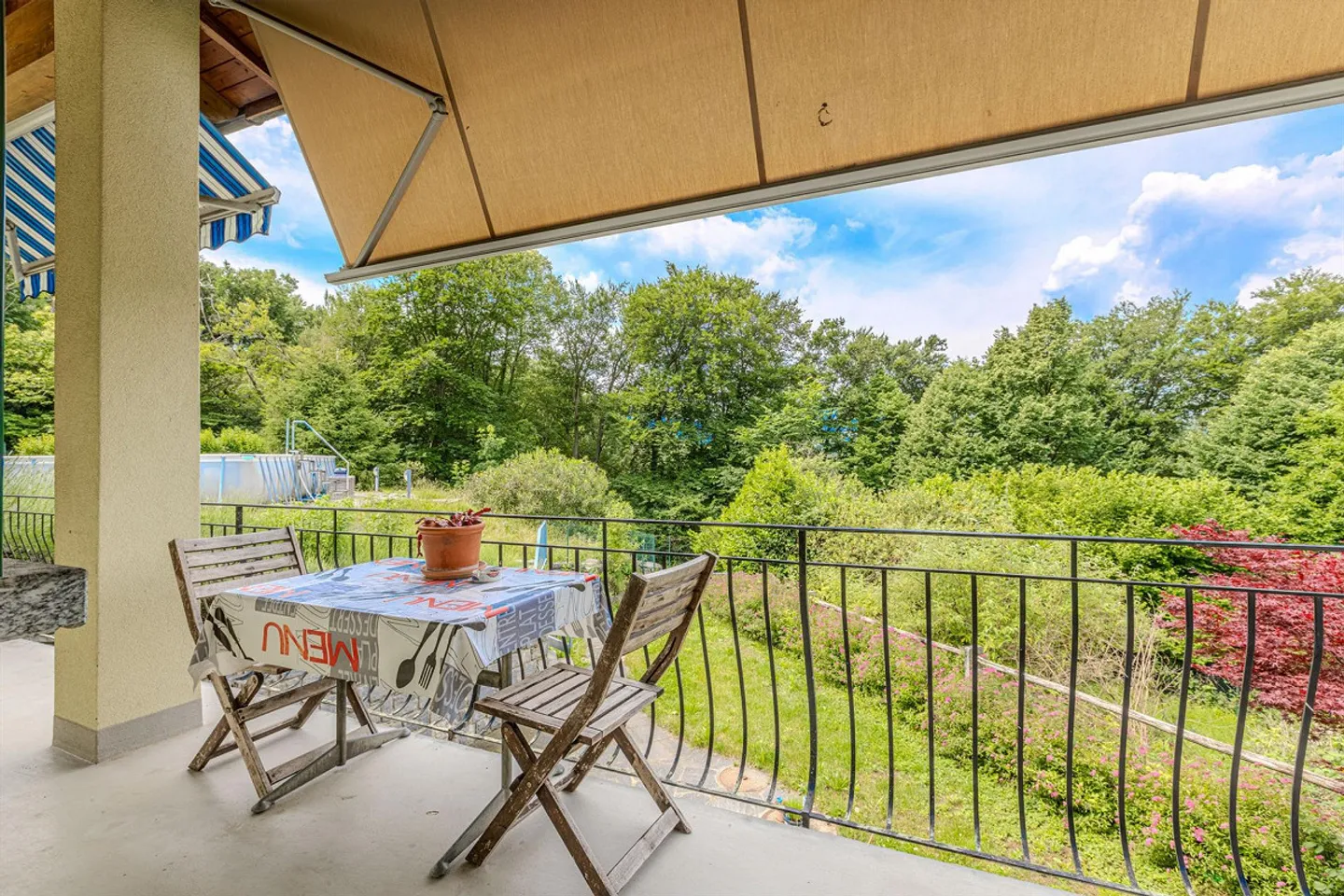 Villa with two residential units 6.5 with garden in the green surroundings of Carabbia - Photo 11 of 13