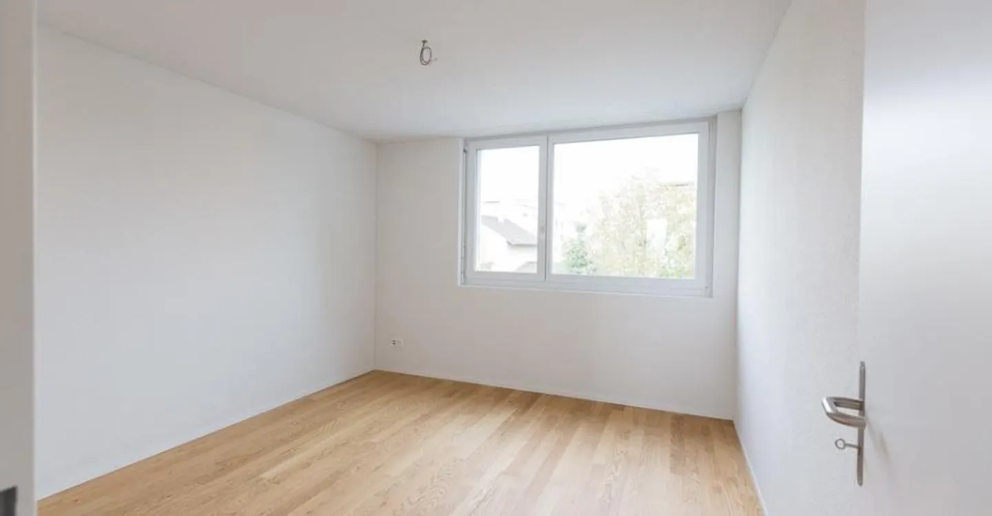 Modern 3.5-Room Apartment - Photo 3 of 8