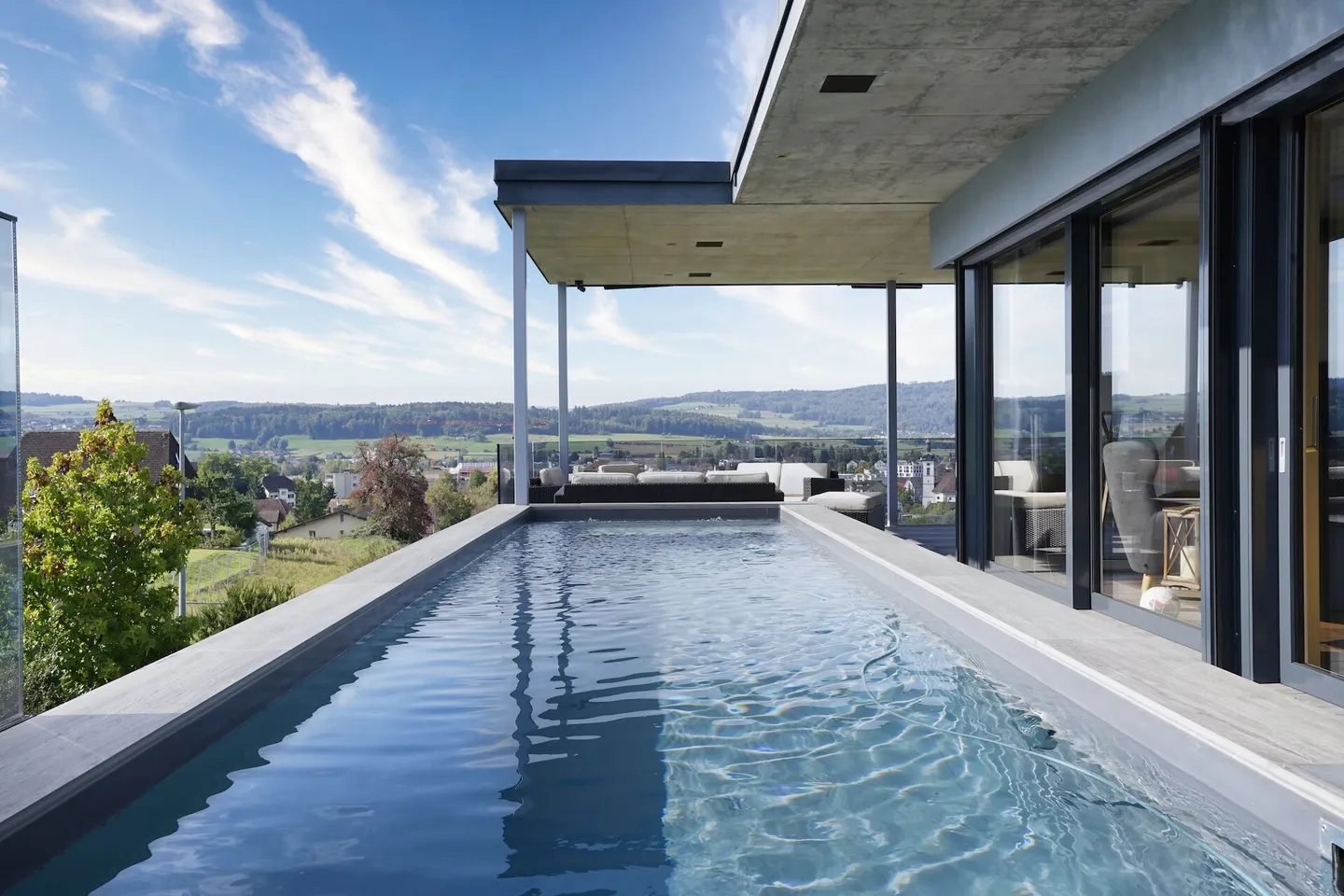 UNICO APPARTAMENTO CON TERRAZZA E PISCINA, VISTA LONTANA E MASSIMO COMFORT ABITATIVO - Foto 1 di 13