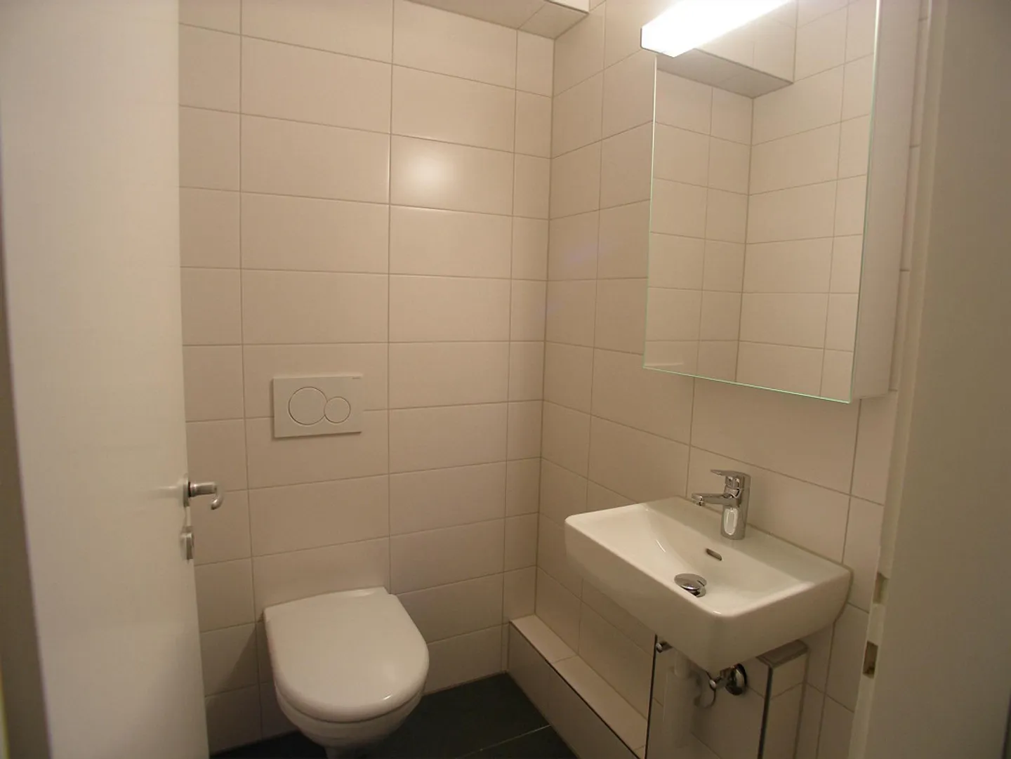 Bright 3-room apartment with balcony in a quiet neighborhood in Allschwil - Photo 7 of 11