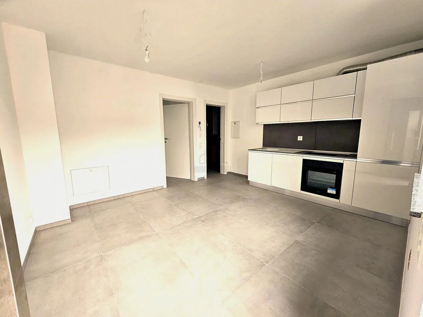 INTIME ET ACCUEILLANT DEUX PIÈCES À STABIO - Photo 4 sur 10