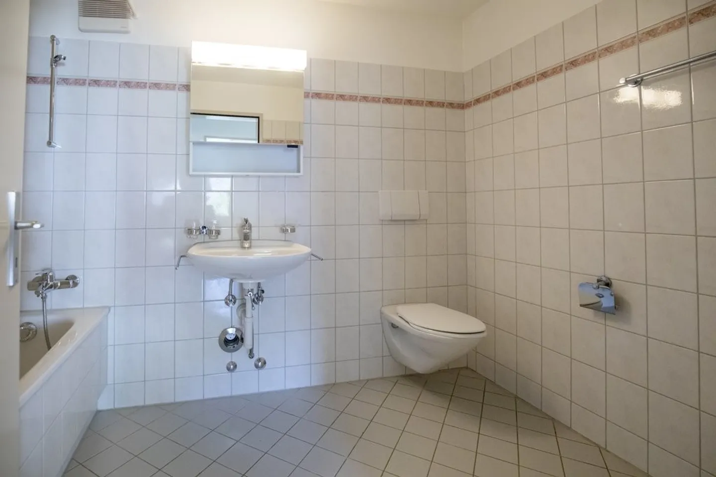 Spacious 3.5-Room Apartment - Photo 6 of 7