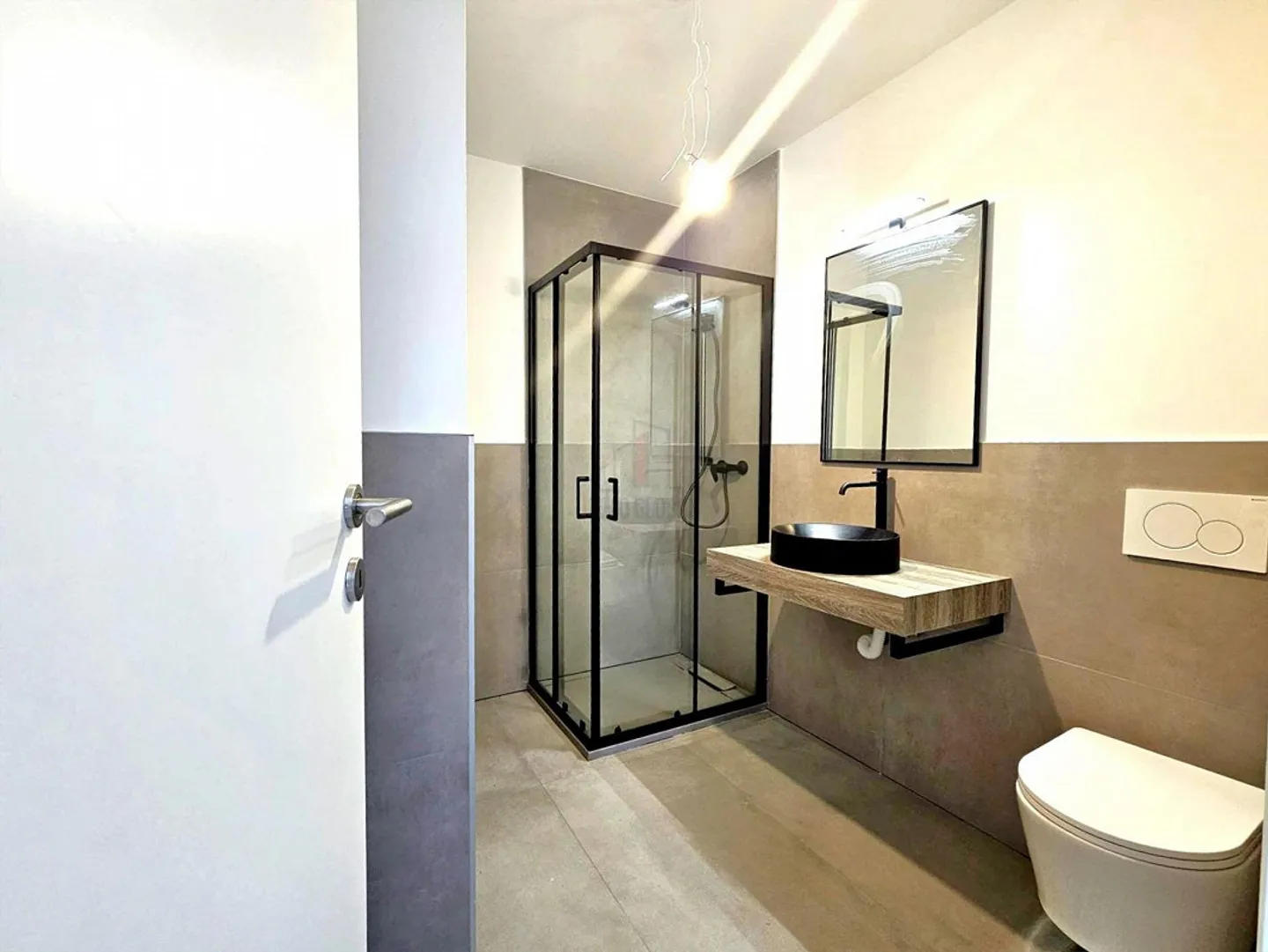 INTIME ET ACCUEILLANT DEUX PIÈCES À STABIO - Photo 6 sur 10