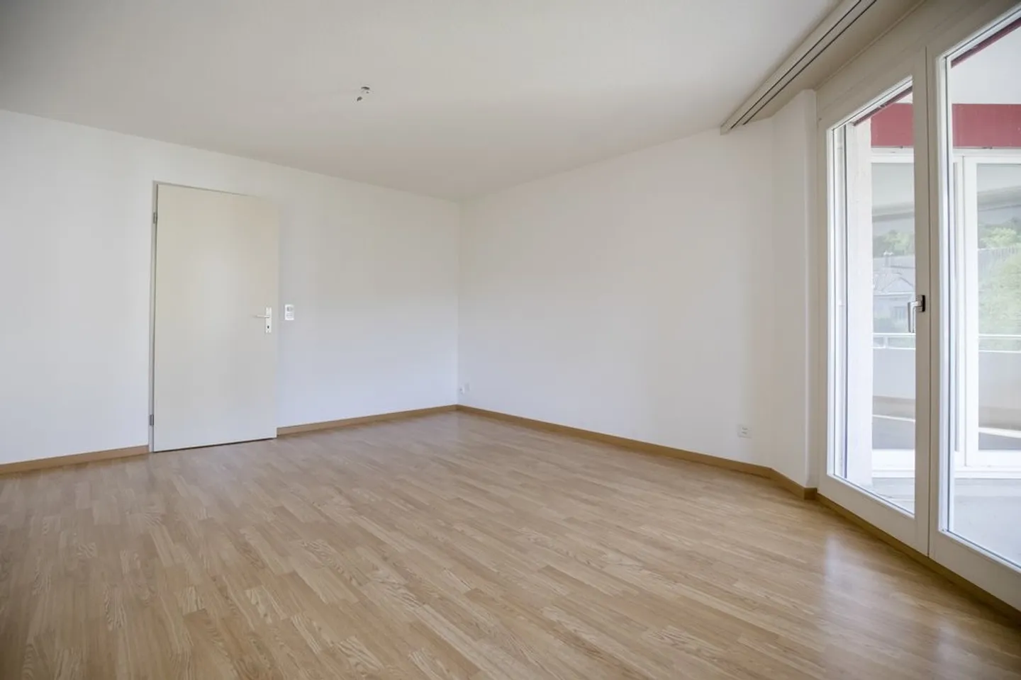 Spacious 3.5-Room Apartment - Photo 3 of 7