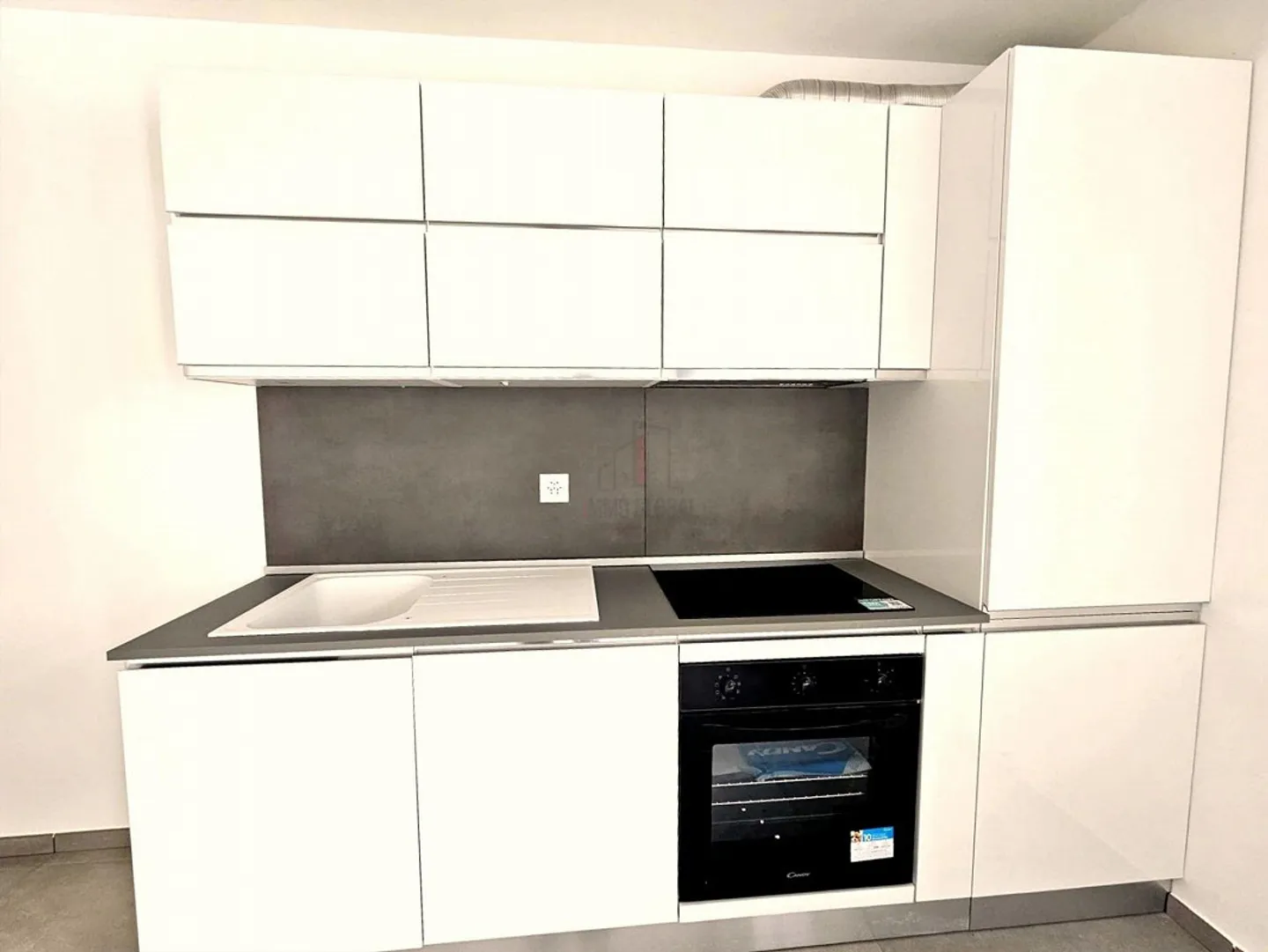 INTIME ET ACCUEILLANT DEUX PIÈCES À STABIO - Photo 3 sur 10