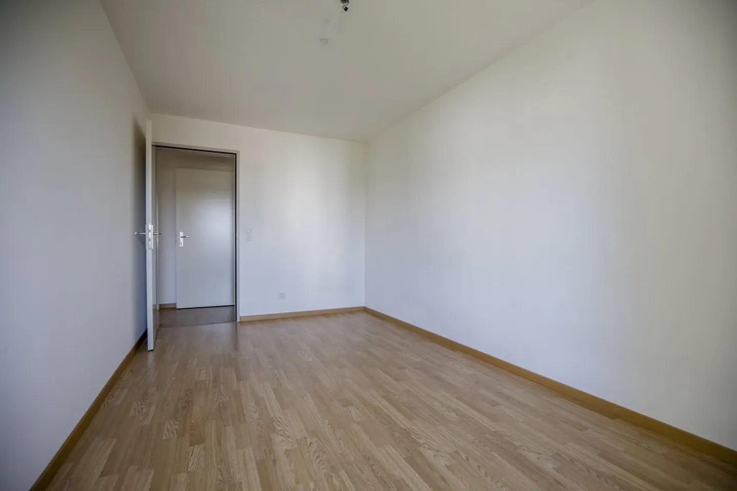 Spacious 3.5-Room Apartment - Photo 4 of 7