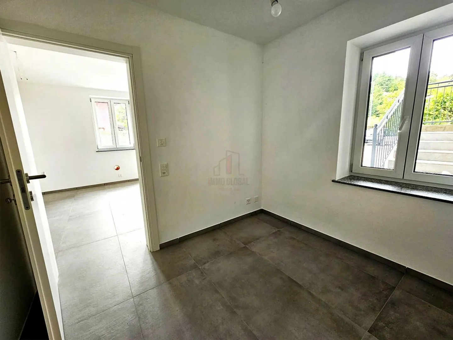 INTIME ET ACCUEILLANT DEUX PIÈCES À STABIO - Photo 7 sur 10