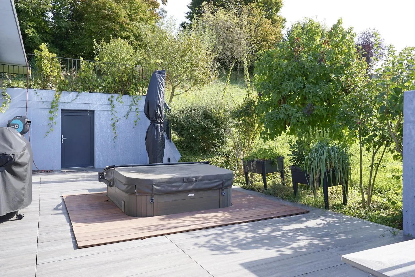 UNICO APPARTAMENTO CON TERRAZZA E PISCINA, VISTA LONTANA E MASSIMO COMFORT ABITATIVO - Foto 12 di 13