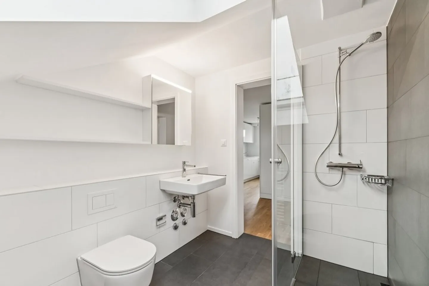 frisch sanierte Dachwohnung in ruhiger Liegenschaft - Foto 9 von 11