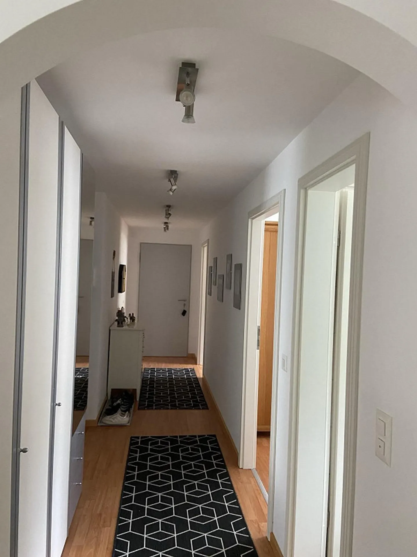 Charming and bright 4-room apartment for rent from 01.12.2026 - Photo 1 of 4